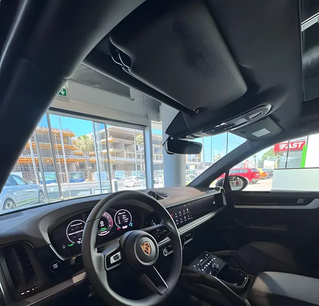 Porsche Cayenne — Riani Rental Car