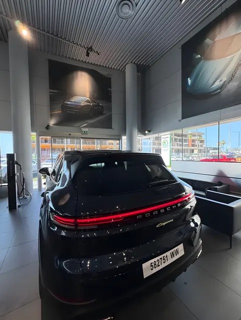 Porsche Cayenne — Riani Rental Car