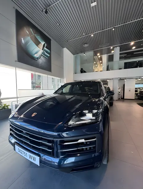 Porsche Cayenne — Riani Rental Car
