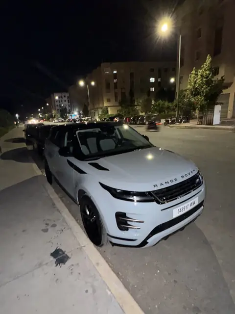 Range Rover Evoque — Riani Rental Car