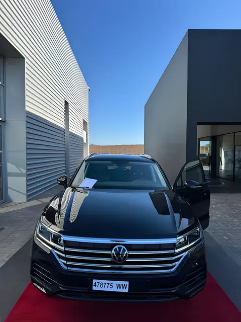 Volkswagen Touareg — Riani Rental Car