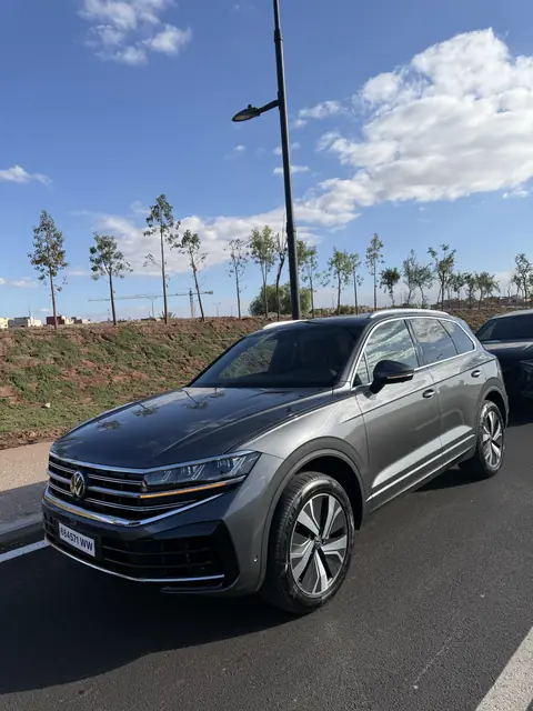 Volkswagen Touareg — Riani Rental Car