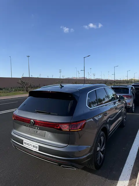Volkswagen Touareg — Riani Rental Car