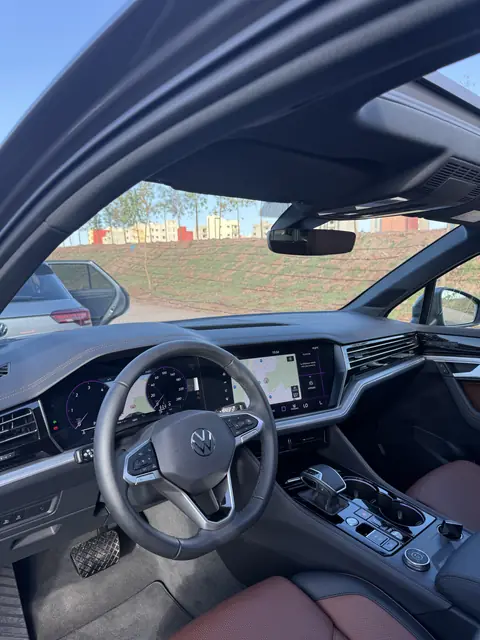Volkswagen Touareg — Riani Rental Car