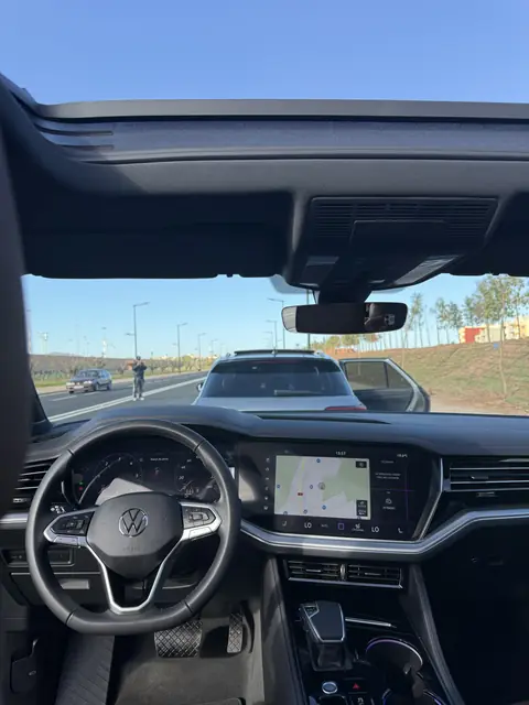 Volkswagen Touareg — Riani Rental Car